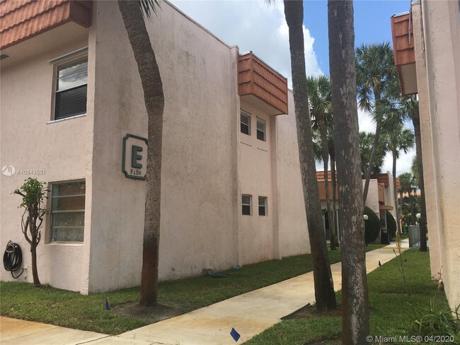 Building Photo - 7610 Stirling Rd