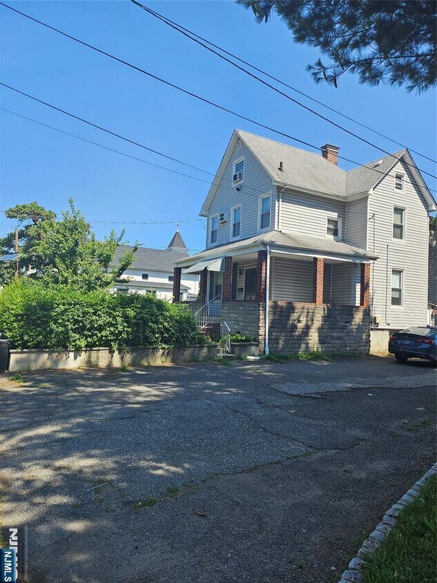 Foto principal - 141 Union St