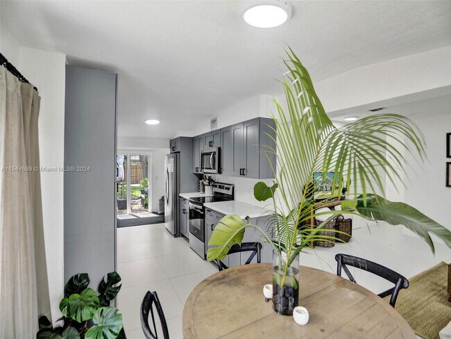 Foto del edificio - 1820 NE 182nd St