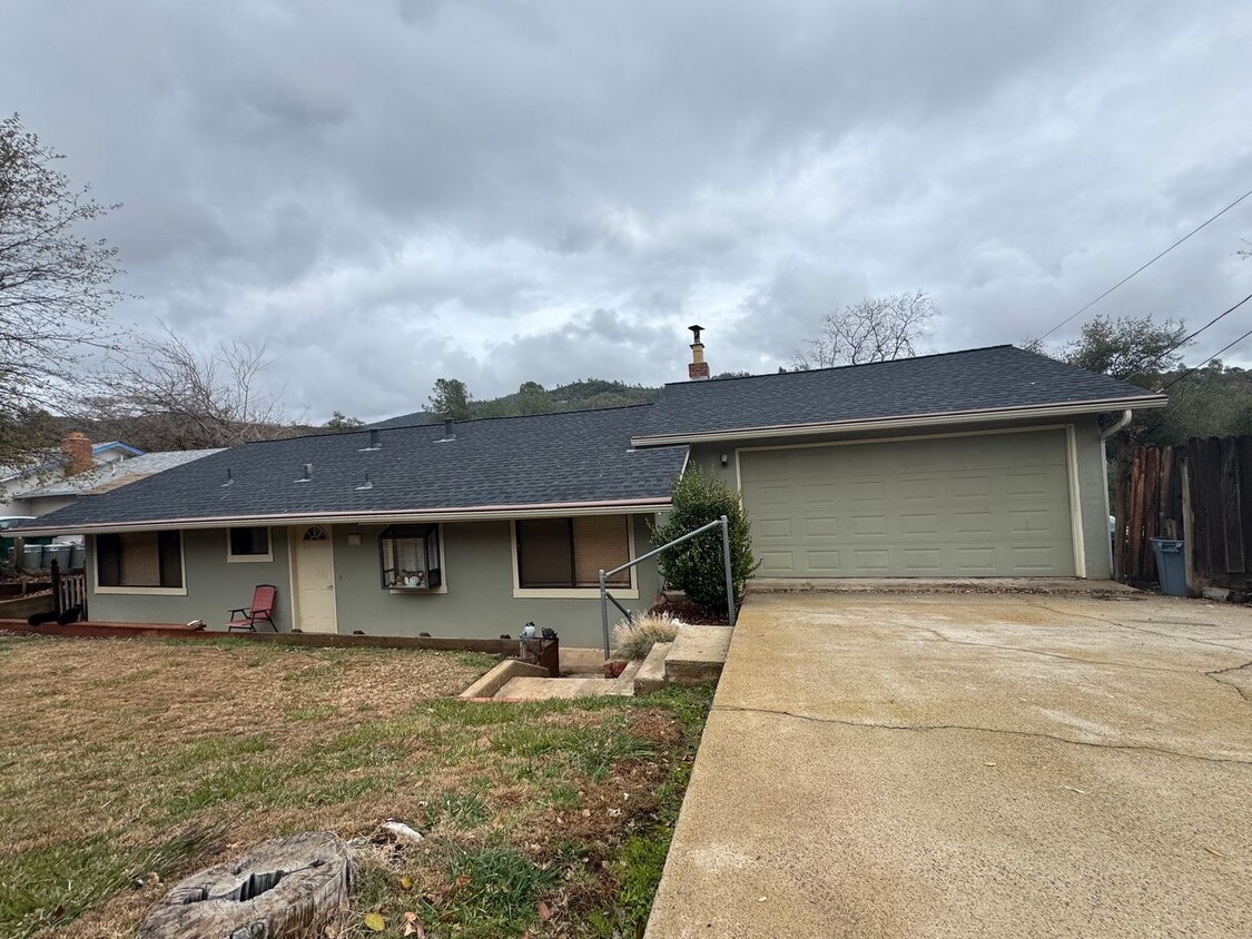 Primary Photo - Well Maintained 3 Bed 2 Bath Near Sonora H...