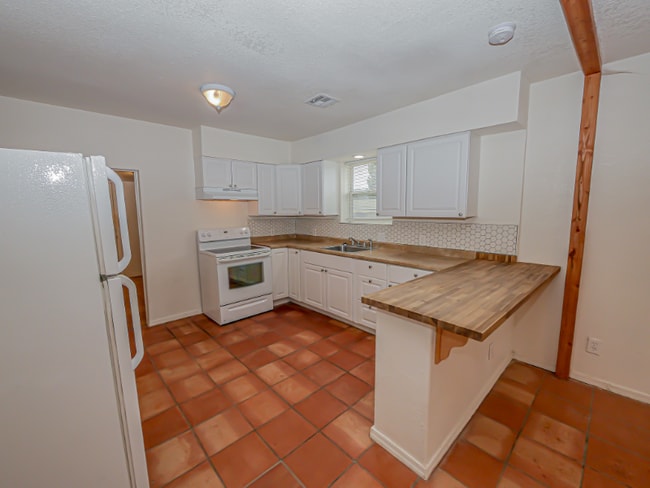 Building Photo - 33 E 400 S