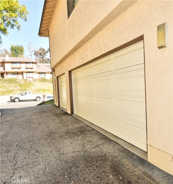 Building Photo - 21696 Laurelrim Dr
