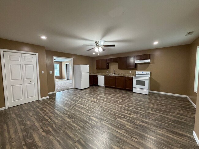Foto del edificio - 1037 Carson Rd SE