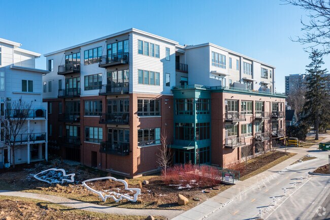 Building Photo - 410 N 1st St