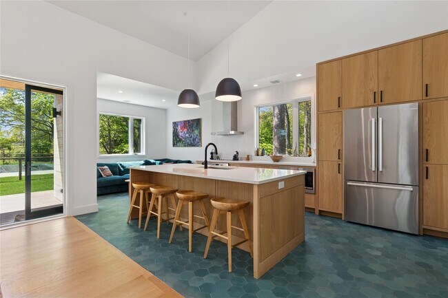 Foto del edificio - 6710 Soundview Ave