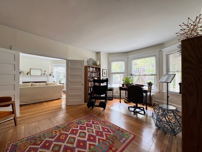 Building Photo - Spacious 2-Bedroom, 2-Bath in East Rock – Newly Renovated!