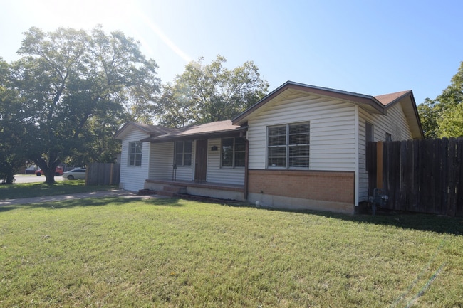 Building Photo - 311 Crockett Dr