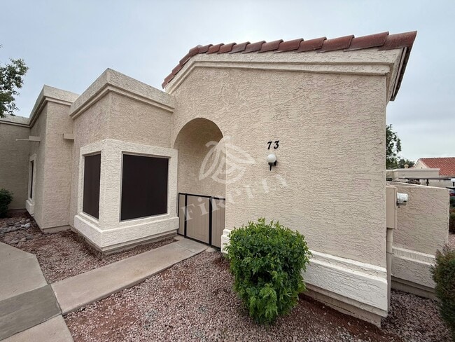 Foto del edificio - 1111 W Summit Pl