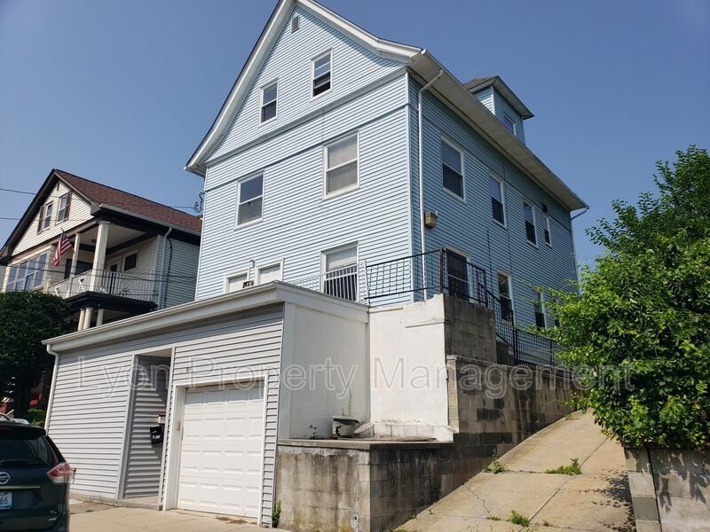 107109109 Burgess Ave Unit 2, East Providence, RI 02914 Condo for