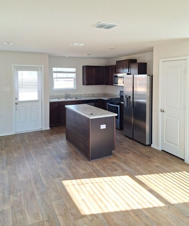 Foto del edificio - 8510 Brisk Water