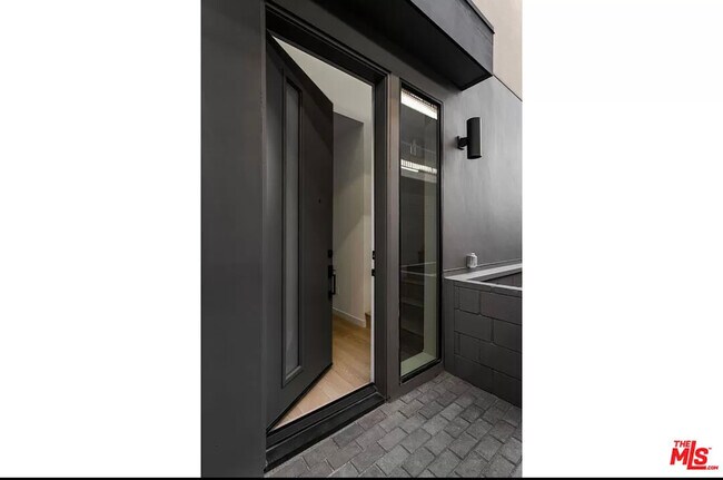 Foto del edificio - 3419-3412 Fletcher Dr
