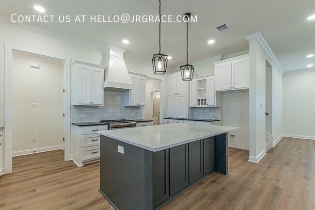 Building Photo - 1106 S Robinson Dr