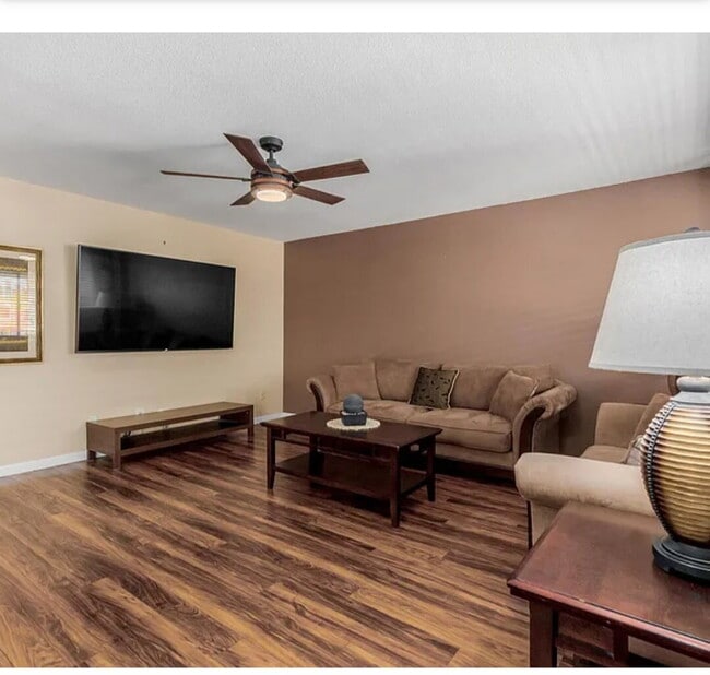 Building Photo - "Charming 2-Bedroom Oasis with 2 Full Baths in the Heart of Scottsdale!"