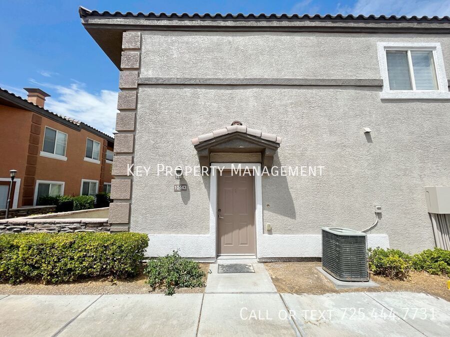 Foto principal - 3 BED 2.5 BATH TOWNHOME BY LONE MOUNTAIN!