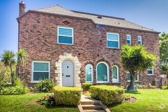 Building Photo - 5245 S San Vicente Blvd
