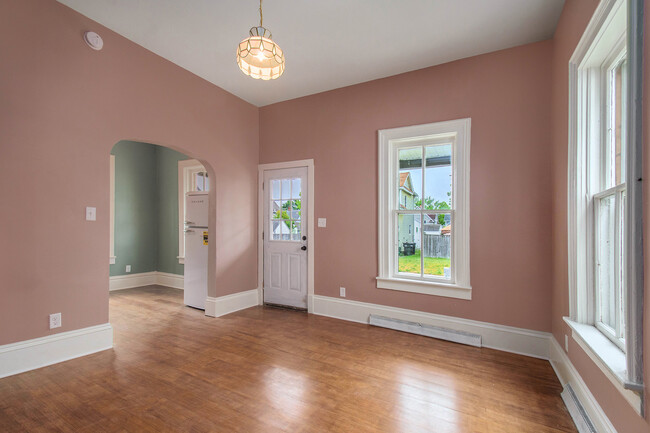 Building Photo - 1010 Quimby St