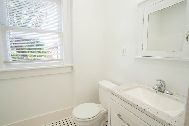 Building Photo - 241 W 14th St Duplex