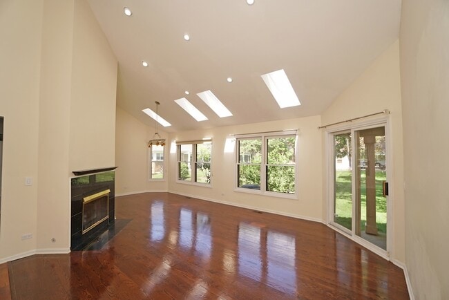 Building Photo - 229 Willow Pkwy