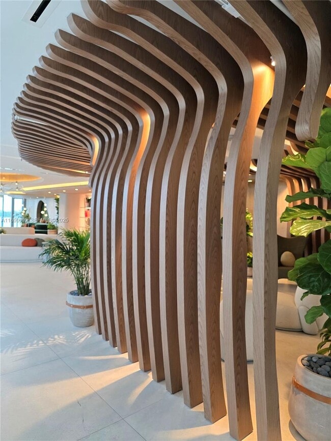 Building Photo - 700 NE 24th St