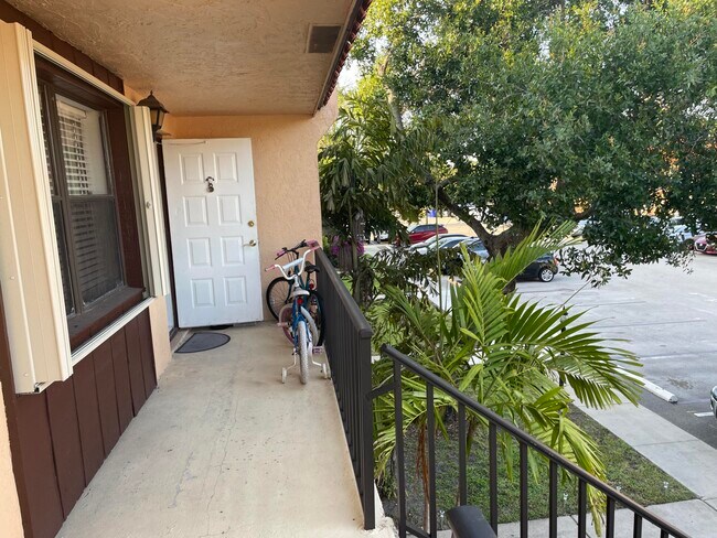 Building Photo - 5975 Forest Hill Blvd