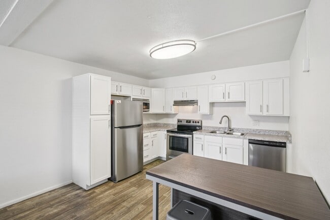 The U at Park - The U at Park Apartments