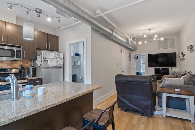 Building Photo - 816 Park Ave