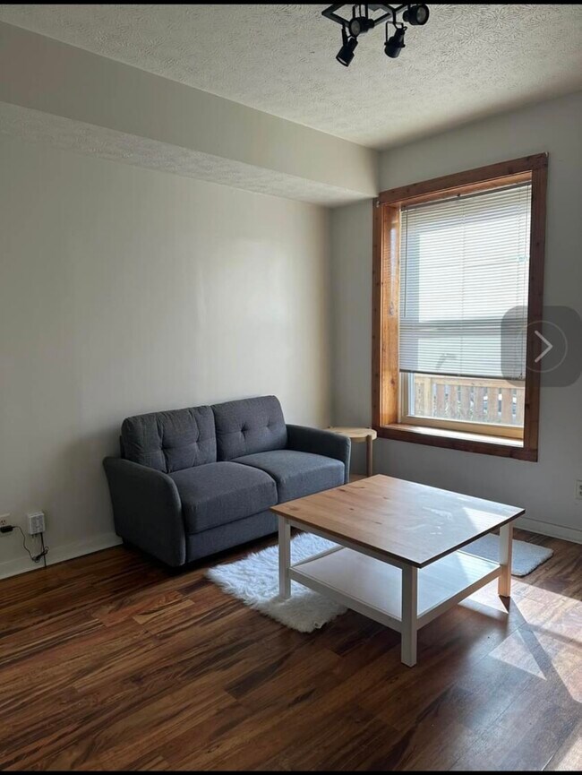 Foto del edificio - 1376 Indianola Ave