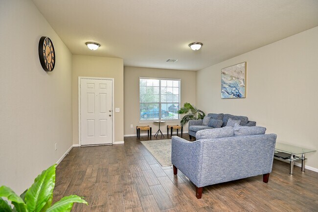 Foto del edificio - 15406 Key Crest Ln
