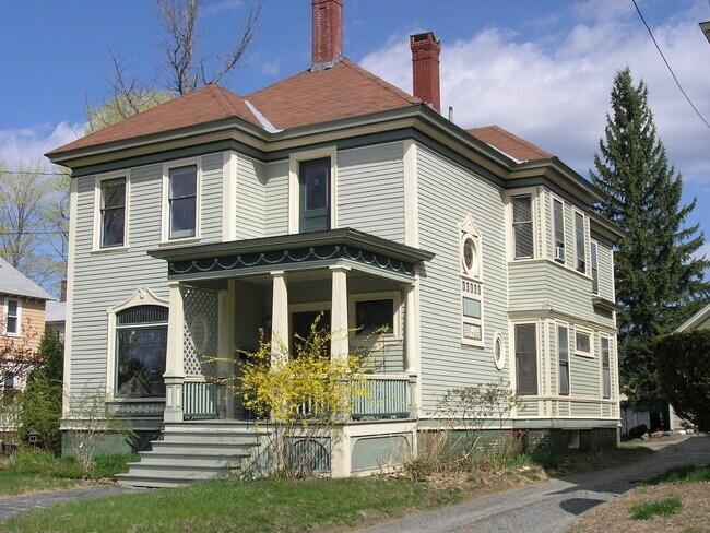 Foto del edificio - 8 Bailey Ave
