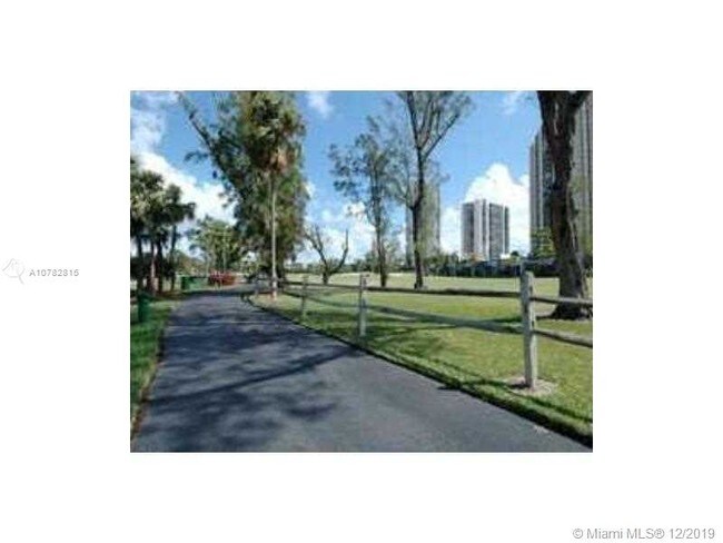 Building Photo - 20100 W Country Club Dr