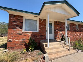 Building Photo - 607-609 Maguire Rd