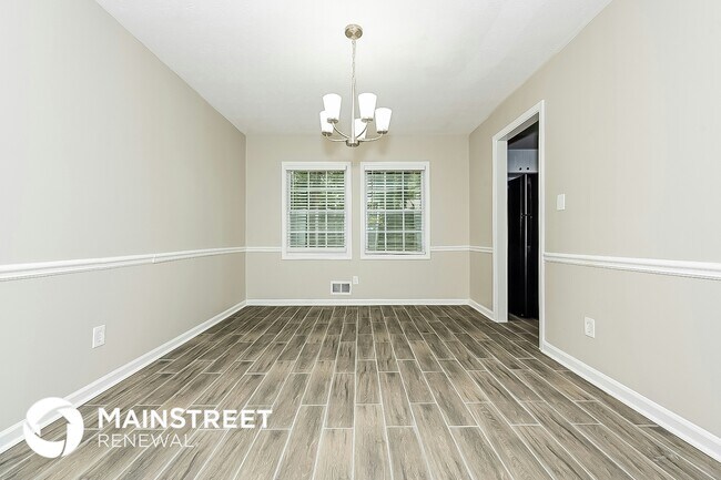Foto del edificio - 6619 Collier Way
