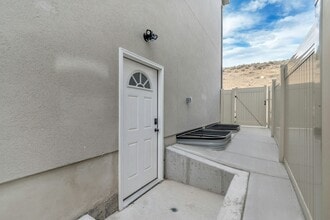 Building Photo - 1316 W Quailhill Rd