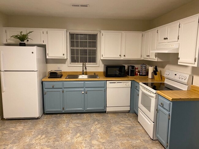 Building Photo - 489 Penny Ln