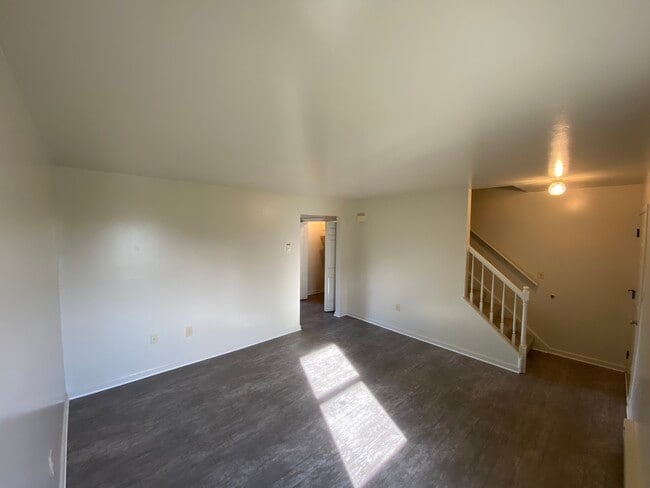 Building Photo - 28 Stoltzfus Ln