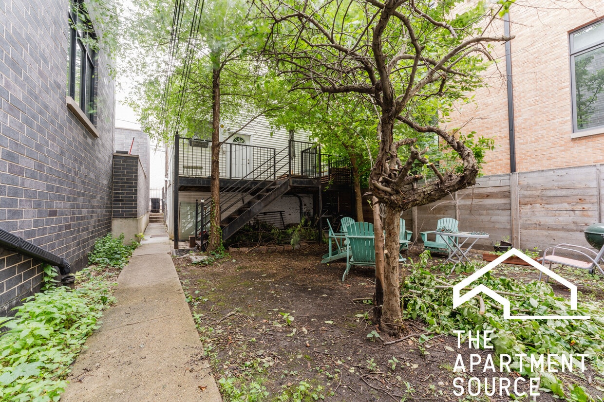 Primary Photo - 1819 W Cortland St