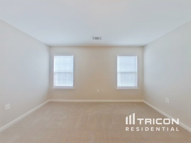Foto del edificio - 4296 Tucker Chase Drive