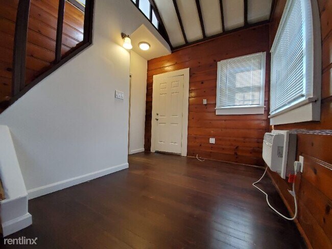 Building Photo - 51 Ozone Ave