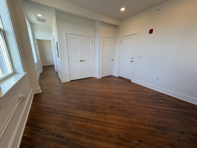 Building Photo - 901 Fifth Street - 302