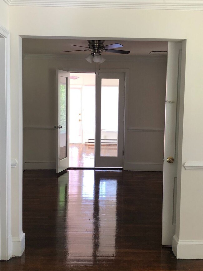Foto del edificio - Adorable 3 bdrm/1.5 bath Home on a Corner ...