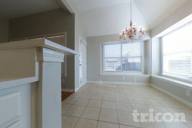 Foto del edificio - 5816 Greenmeadow Dr