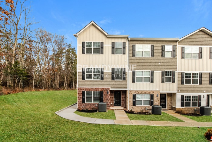 Primary Photo - NEW LOWER RENTAL RATE LEASING SPECIAL: Rec...