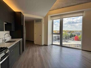 Building Photo - 1922 N Milwaukee Ave Building Photo - 1922 N Milwaukee Ave