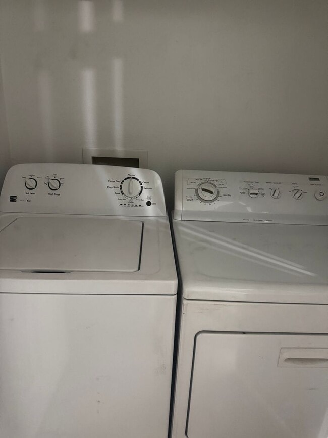 Building Photo - 1908 Agua Fina Ave