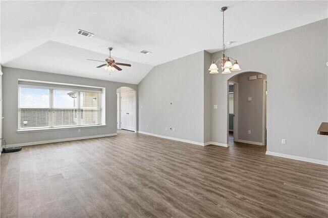 Building Photo - 907 Yabers Ct