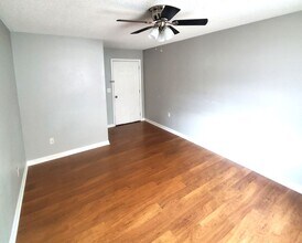 Building Photo - 1542 Diuguid Dr