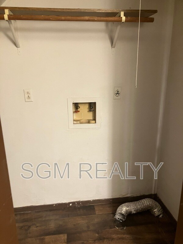 Foto del edificio - 1009 Belle Valley Dr