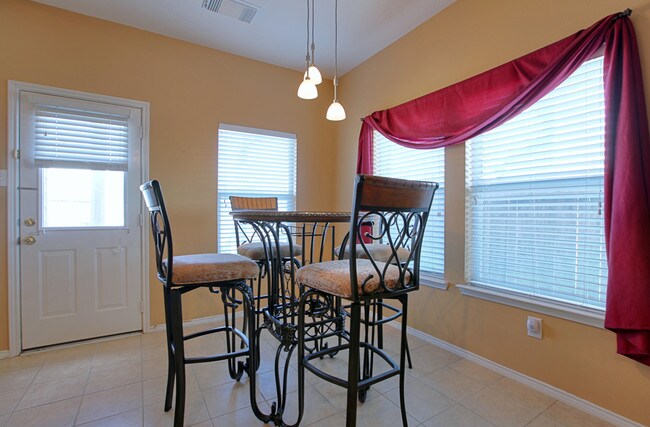 Foto del edificio - 7634 Clarendon Bend Ln