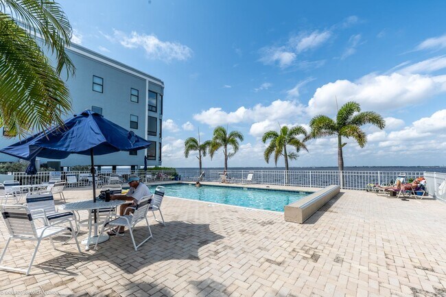 Building Photo - PRICE DROP! EXECUTIVE WATERFRONT CONDO ON ...