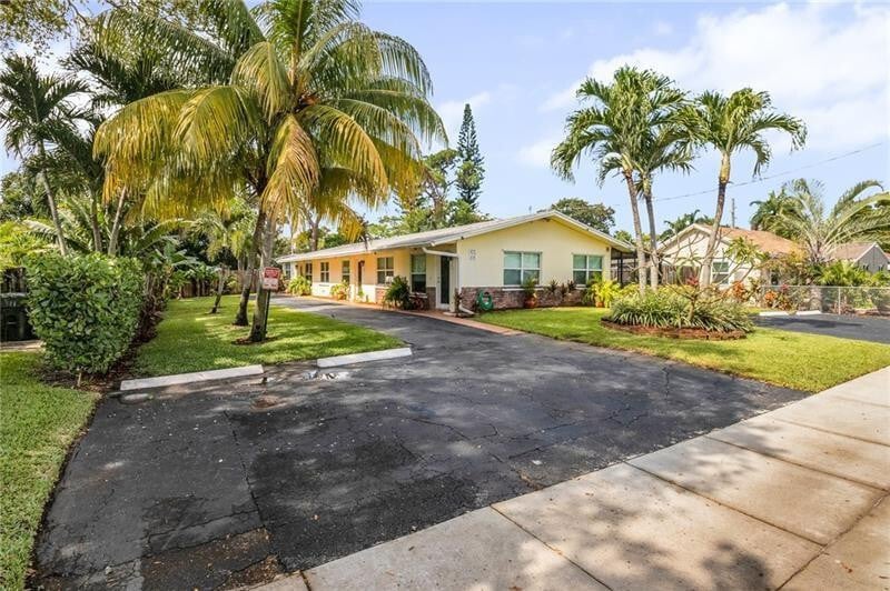 Foto principal - 872 NE 36th St